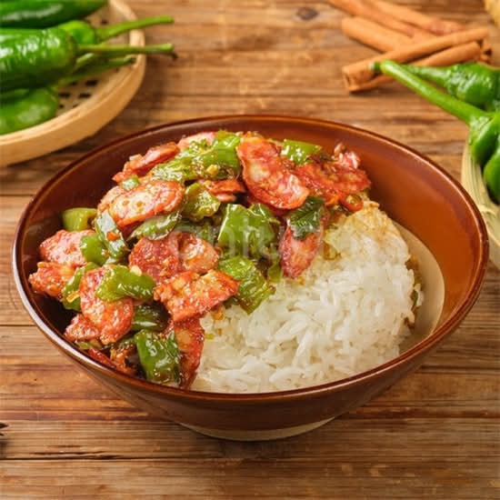 青椒炒香腸盖码饭 Sausage with Green Peppers GAIMA Rice Bowl